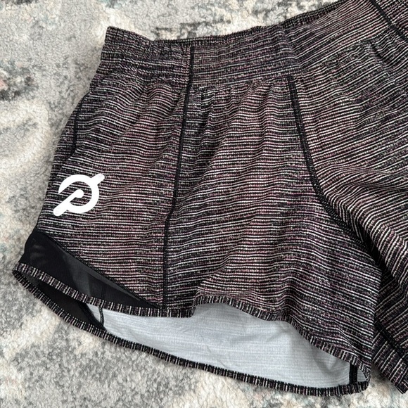 Lululemon Hotty Hot Short II *Long 4" - Picture 2 of 10